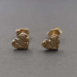 10K Solid Yellow Gold 6MM Small Diamond Cut Nugget Heart Stud Earring.