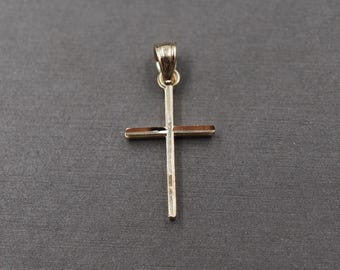 純金クロスペンダント：10k/14kの繊細な宗教ネックレス - Etsy 日本