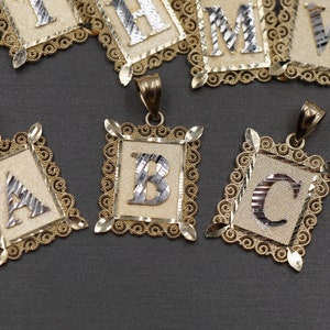 Colgante con inicial del alfabeto en dos tonos y corte de diamante de 1" en oro amarillo macizo de 10 quilates. Para hombres, mujeres, niños, niñas y niños