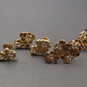 10K Gold Nugget CZ Stud Earrings: Diamond Cut Design