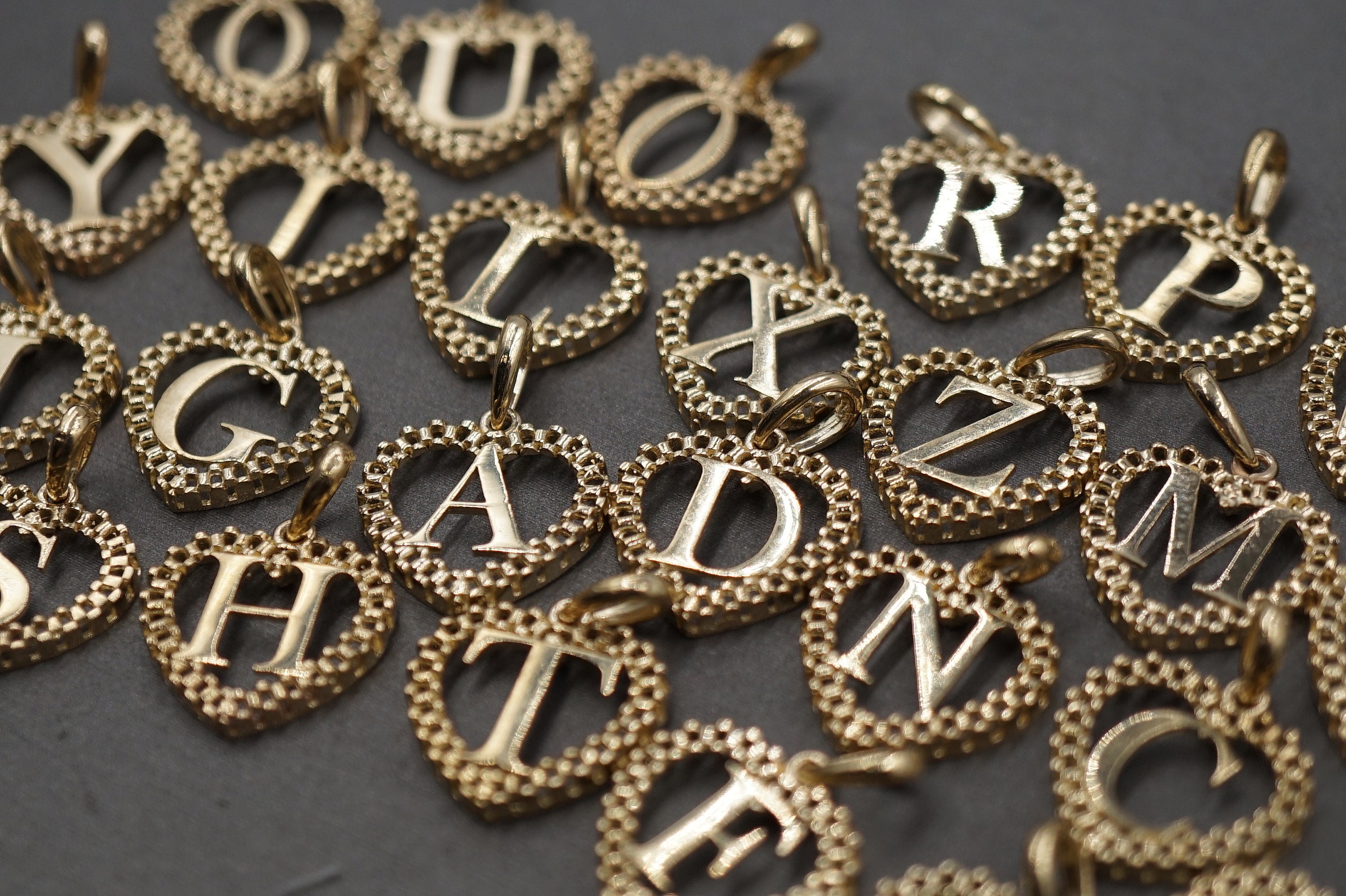 10K ソリッド イエロー ゴールド 0.75 インチ イニシャル