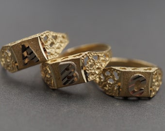 10K Solid Gelb Gold 6,5 mm Diamantschliff Quadrat Initial Alphabet Bandring.