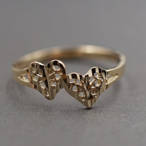 10K Solid Yellow Gold 6MM Diamond Cut Double Heart Band Ring.