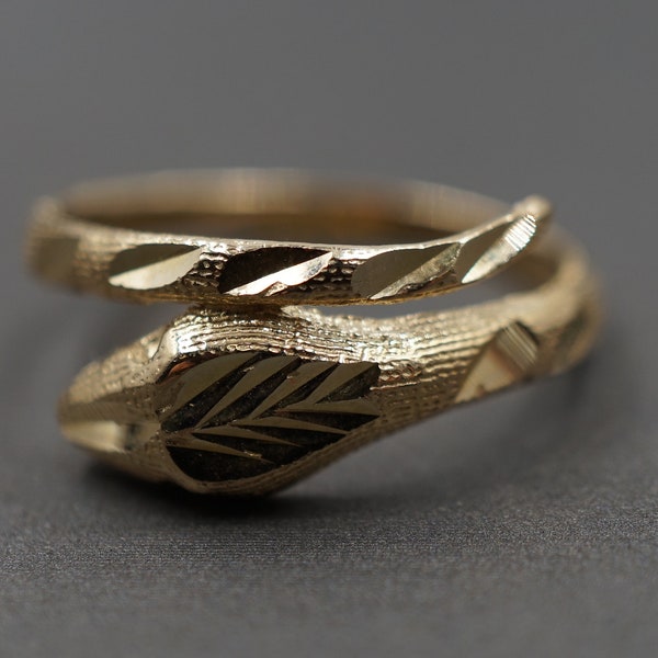 10K Solid Yellow Gold 8.3MM Diamond Cut Snake Band Ring.