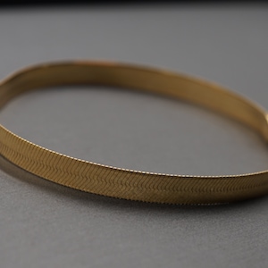 10K Solid Yellow Gold 6MM Flat Herringbone 8&quot; Bracelet.