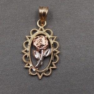 10K Solid Yellow Gold 0.95&quot; Diamond Cut Multi Tone Flower Charm Pendant.