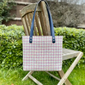 Peach, Purple and Blue Harris Tweed Tote Bag. afbeelding 2