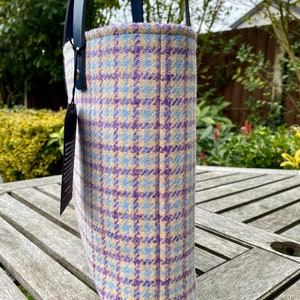 Peach, Purple and Blue Harris Tweed Tote Bag. afbeelding 5