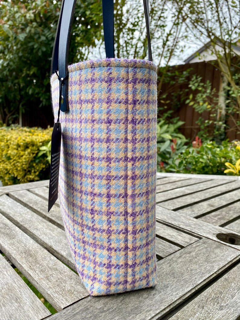 Peach, Purple and Blue Harris Tweed Tote Bag. afbeelding 5