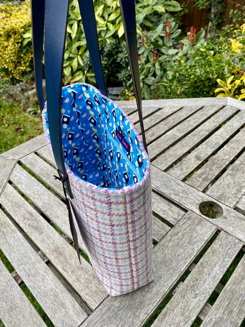 Peach, Purple and Blue Harris Tweed Tote Bag. afbeelding 8