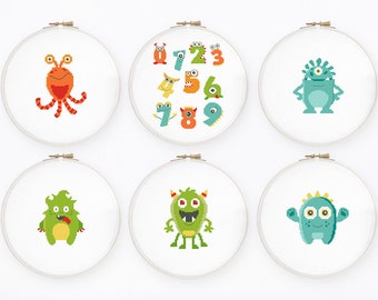 Peut inclure: Six cerceaux à broder avec des motifs de monstres colorés. Les cerceaux contiennent une variété de monstres avec différentes couleurs, formes et expressions. Les monstres sont numérotés de 0 à 9.