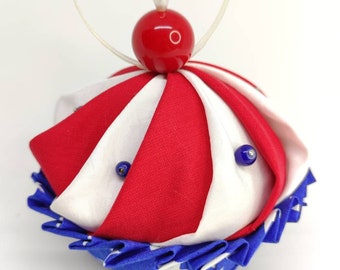 Patriotic cupcake gift idea, door hanger, folded fabric cupcake, patriotic party decor ideas, housewarming gift idea