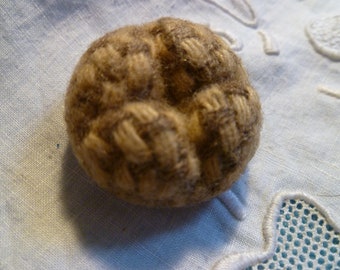 antique Button wool Bouton ancien laine 28 mm beau volume attache métal