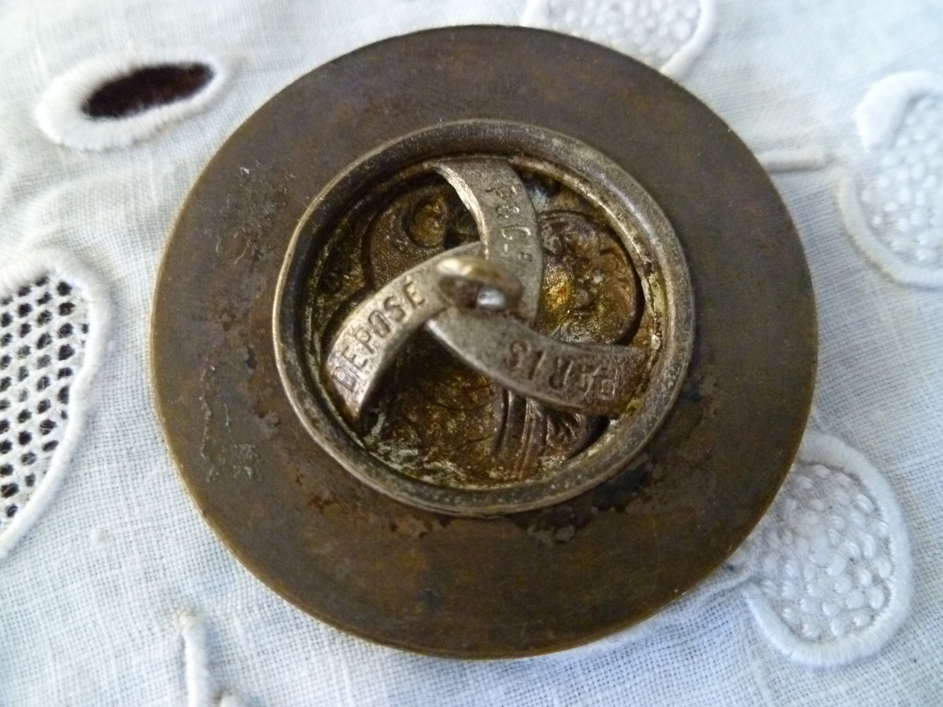 Lot De 10 Boutons Anciens En Métal Doré - Blason De Paris - Diamètre 22 Mm