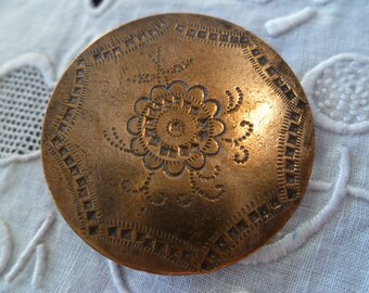 large antique copper metal button 18th century 35 mm Bouton ancien cuivre