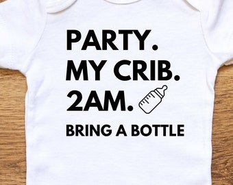 Festa min spjälsäng 02:00 Ta med en flaska Rolig babybody SVG, PNG-fil, Rolig babybody digital klippfil