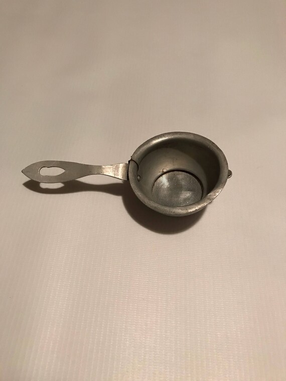 small strainer with handle