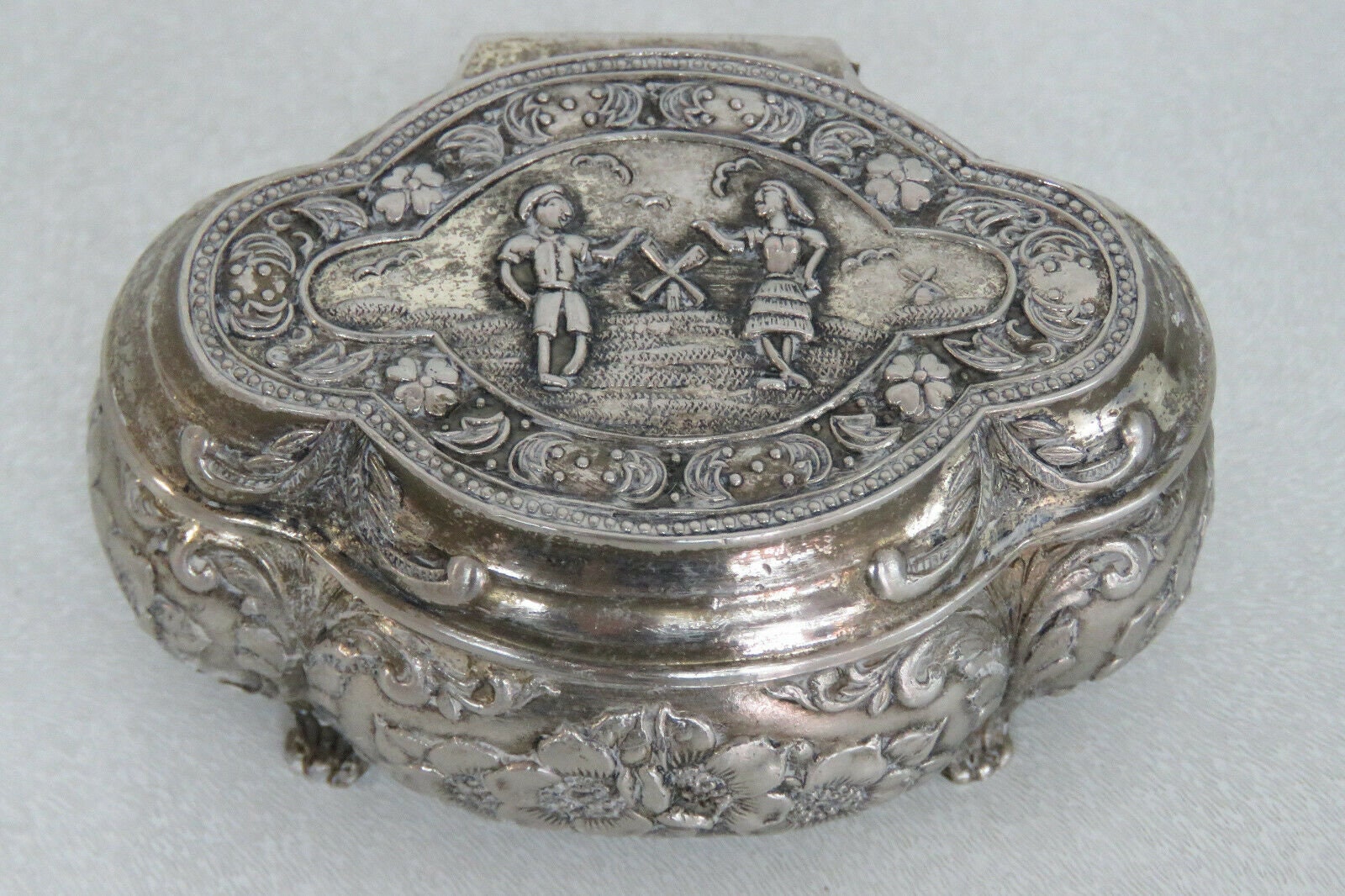 Ornate Embossed Metal Japanese Vintage Trinket Dish Box With