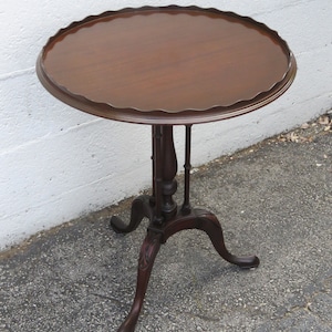 Mahogany 1940s Round Side Table 5412 SHIPPING NOT INCLUDED Please ask for shipping quote