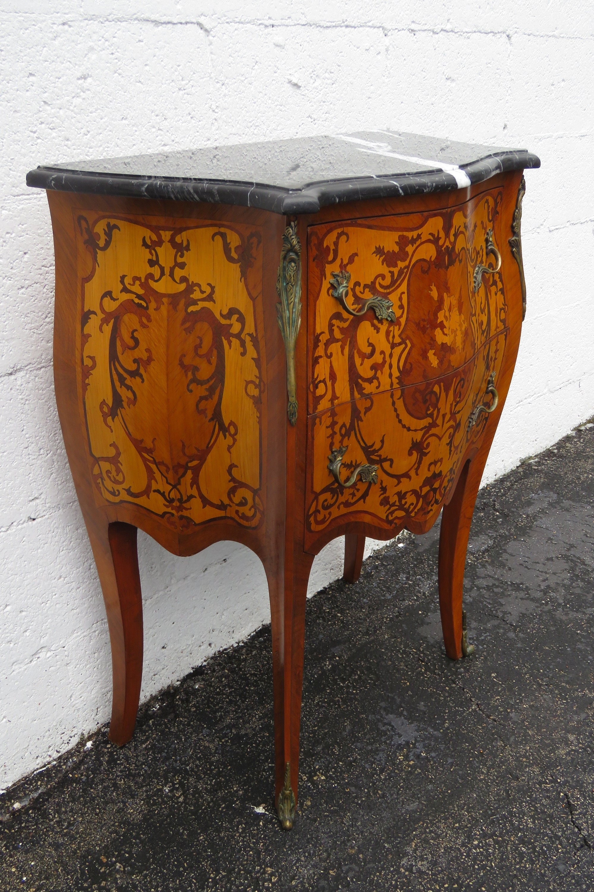 Knipoog limiet terugbetaling French Marble Top Bombay Shape Inlay Commode Large Nightstand - Etsy Israel