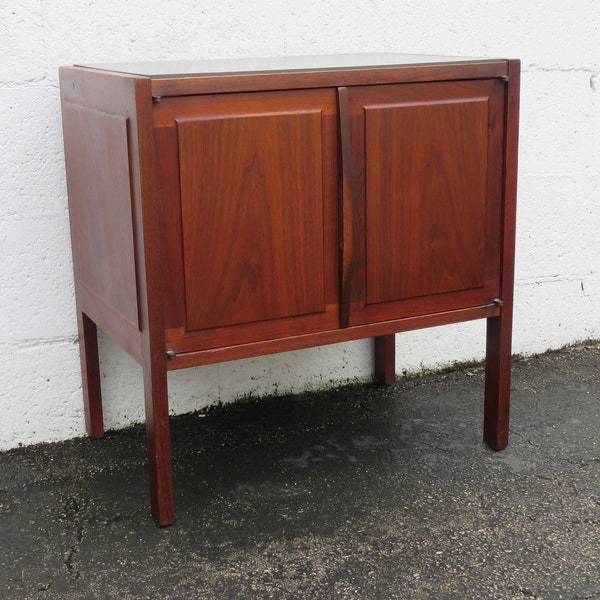 1960s Jack Cartwright for Founders Slate Top Nightstand  End Bedside Table 5085 SHIPPING NOT INCLUDED Please ask for shipping quote