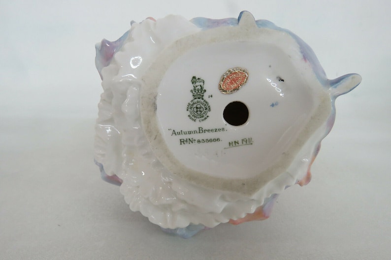 Royal Doulton HN1911 Autumn Breezes English Bone China Porcelain Figurine 1075B