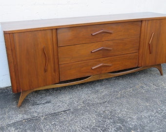 Young Manufacturing Mid Century Modern Curved Boomerang Dresser Sideboard 5386 SHIPPING NOT INCLUDED Please ask for shipping quote