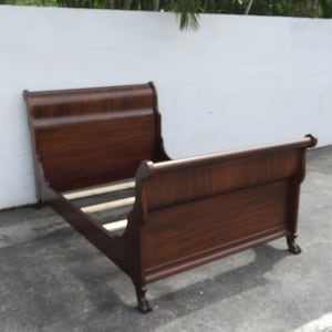 Early 1900s Claw Feet Victoria Mahogany Full Size Bed 6043 SHIPPING NOT INCLUDED Please ask for shipping quote