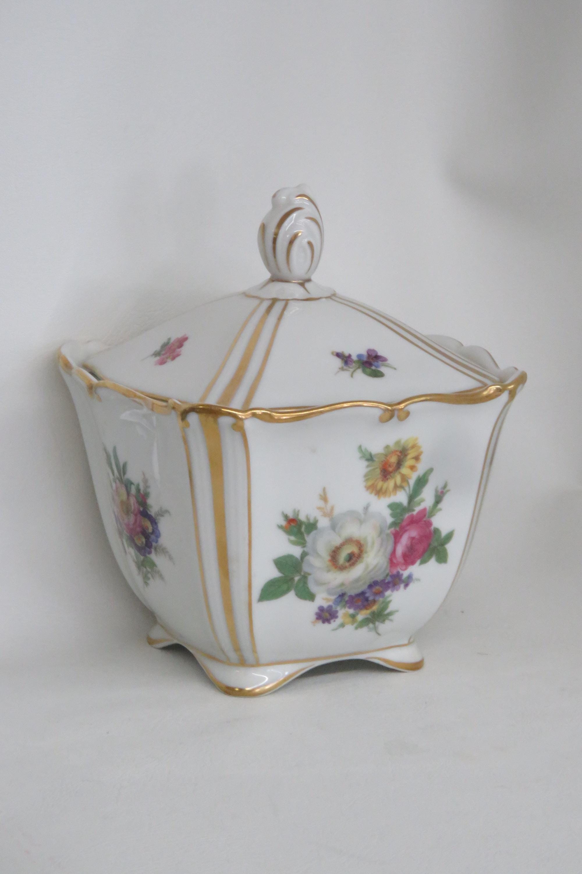 ババリア　JPM　置き場管理 003 PMR Jaeger and Co Bavarian Germany Jar With Flower Design and Gold