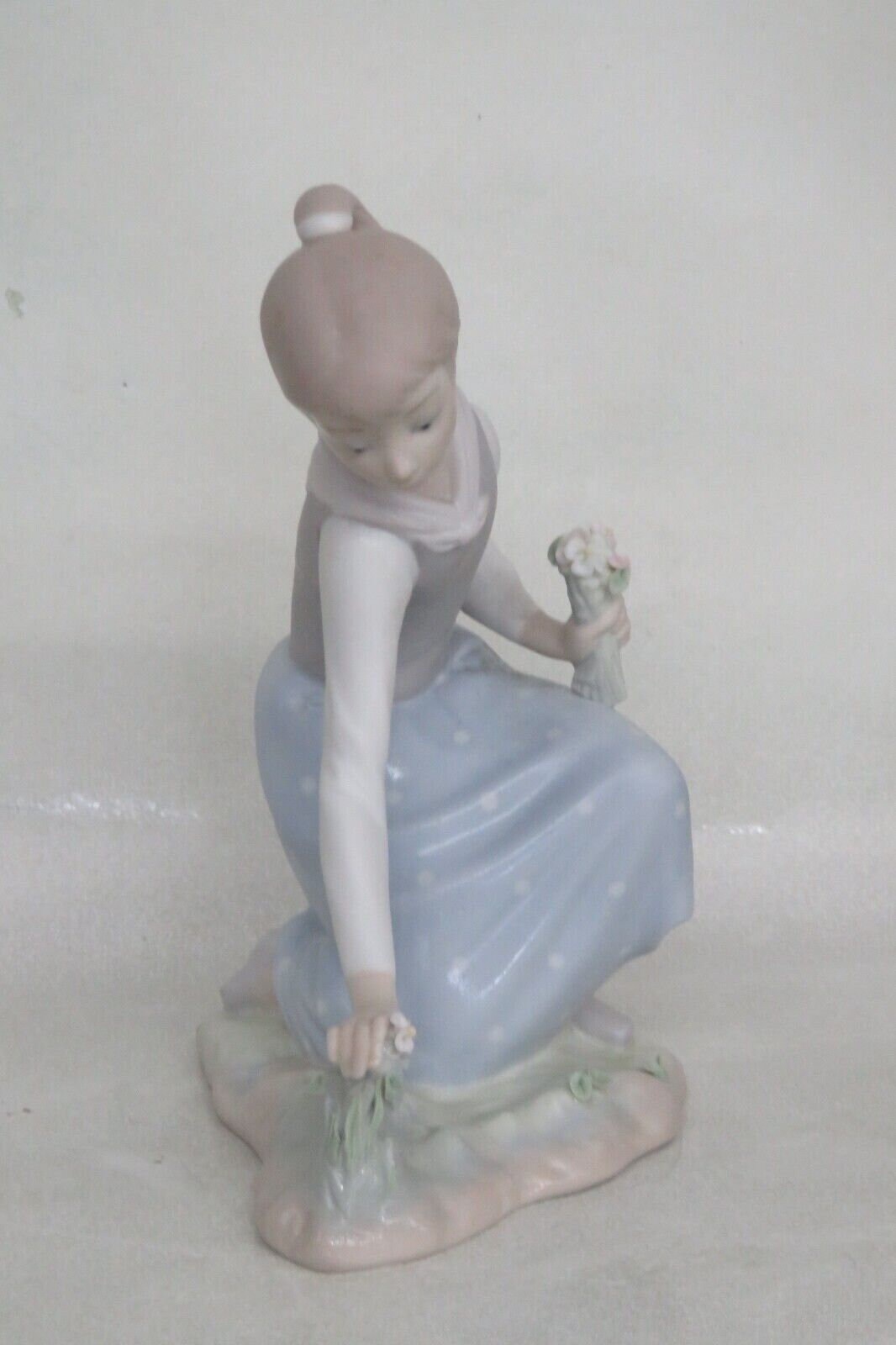 絶版　lladro\"Girl With Geranium\" #3508 LLADRO #3508 