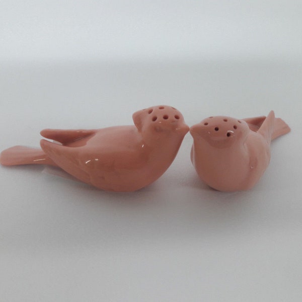 Kissing Love Birds Couple Salt and Pepper Shakers Set 086B