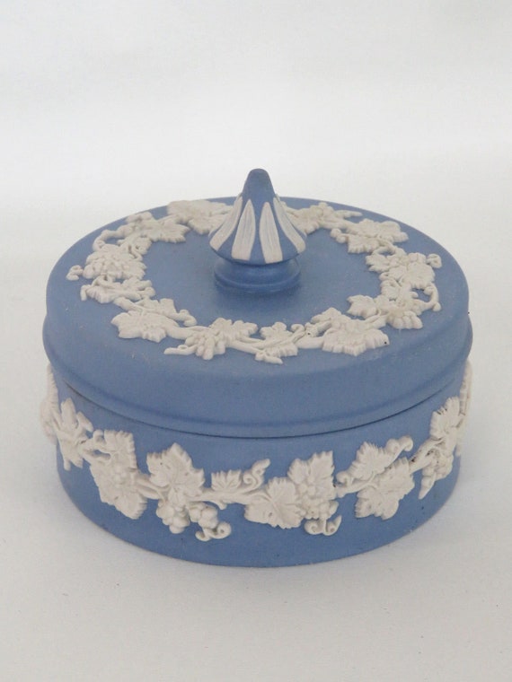 Wedgwood Blue Jasperware Round Trinket Vanity Dresser Dish