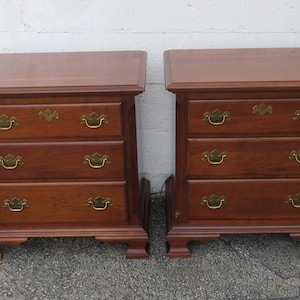 Colonial Furniture Nightstands End Side Bedside Tables a Pair 5607 SHIPPING NOT INCLUDED Please ask for shipping quote