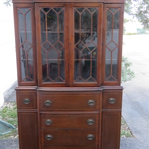Maddox Mahogany Breakfront China Display Cabinet Cupboard 3595 SHIPPING NOT INCLUDED Please ask for shipping quote