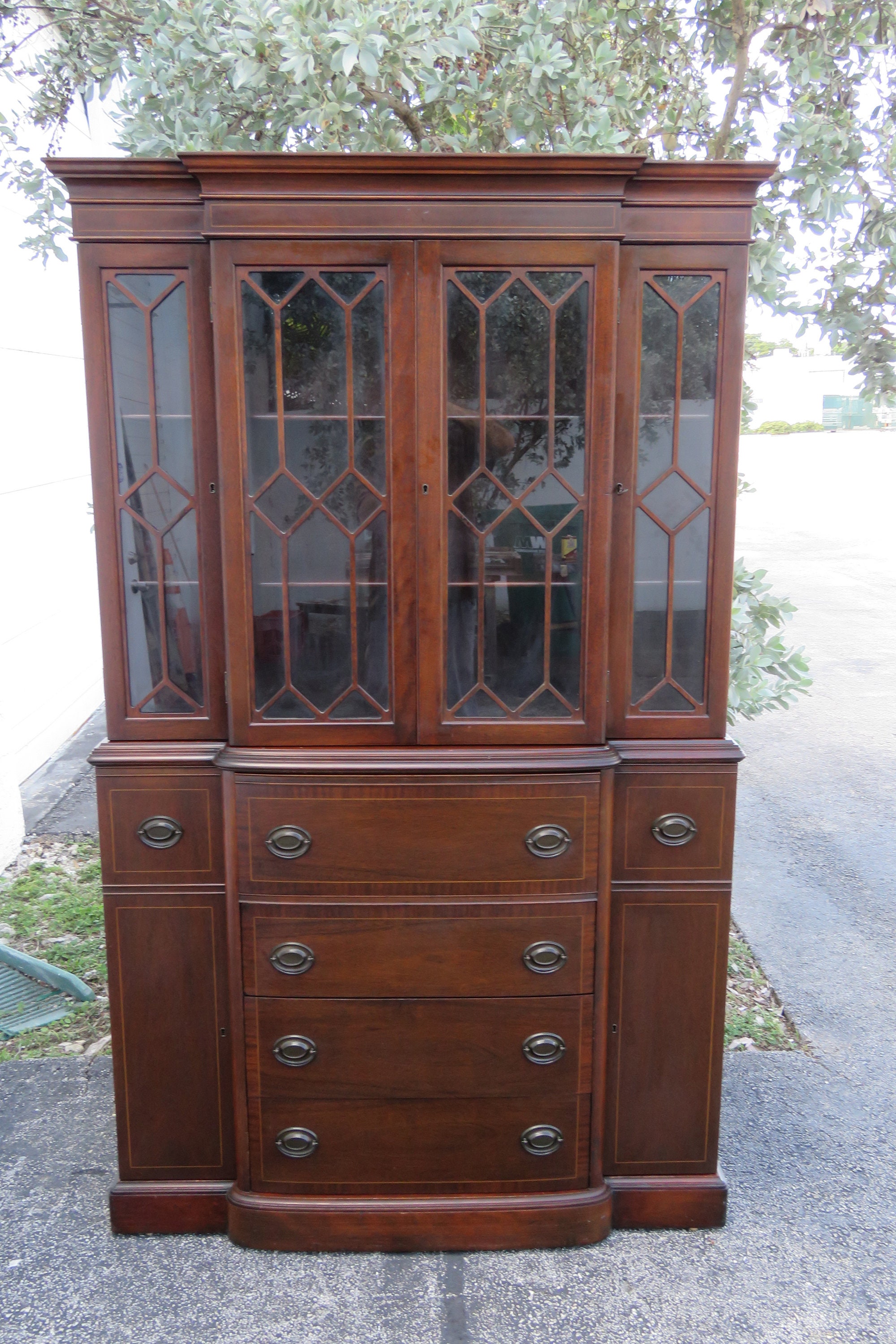 Maddox Mahogany Breakfront China Display Cabinet Cupboard 3595