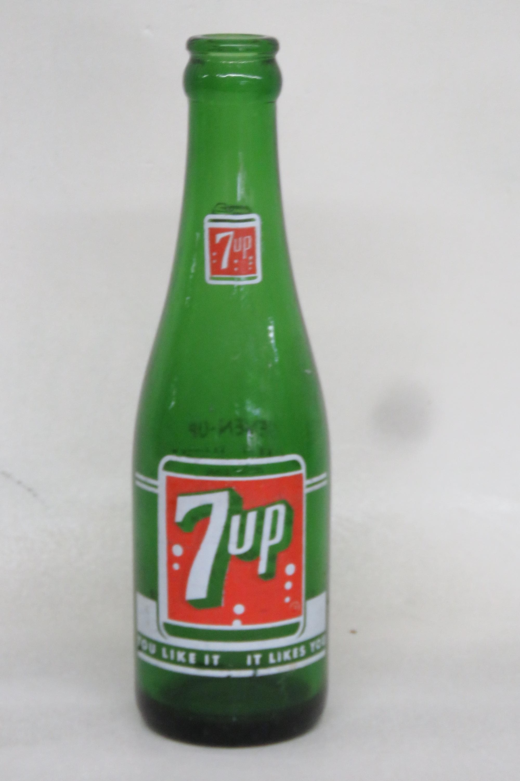 1950s SEVEN UP 7up 7oz Green Soda Bottle 4337B