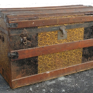Early 1900s Travel Trunk Blanket Chest 2138 SHIPPING NOT INCLUDED please ask for shipping quote