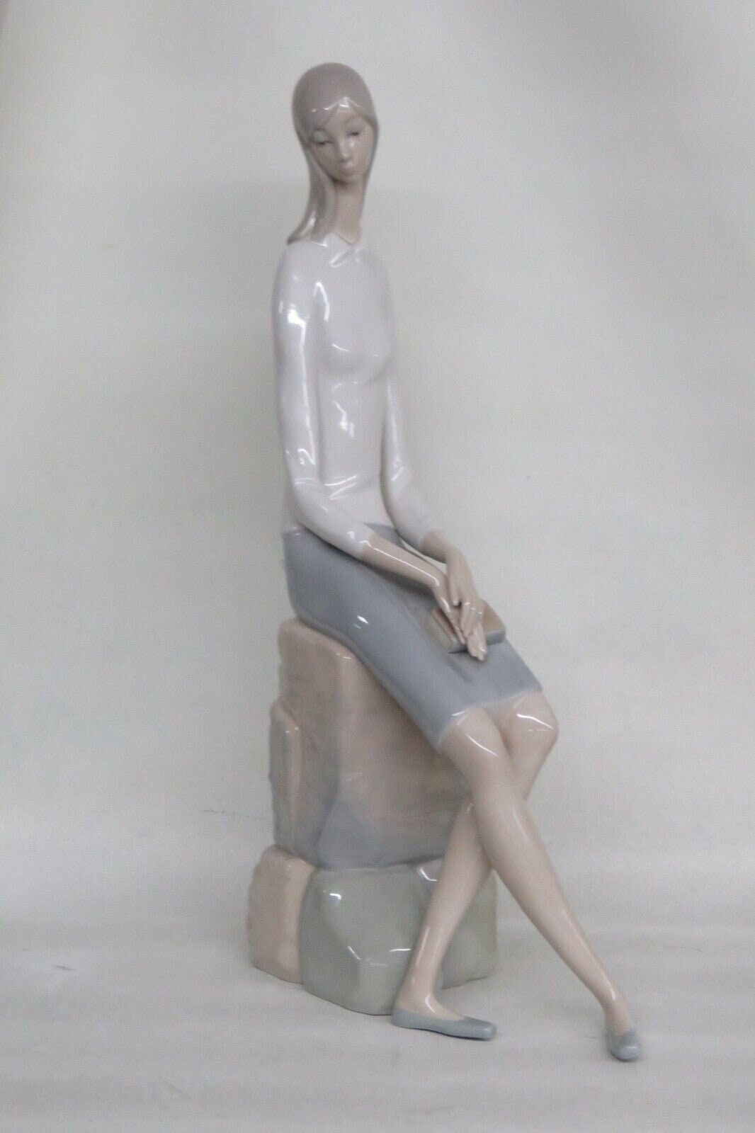 Lladro Large Figurine 4518 Student Girl Sitting on Rock With Book