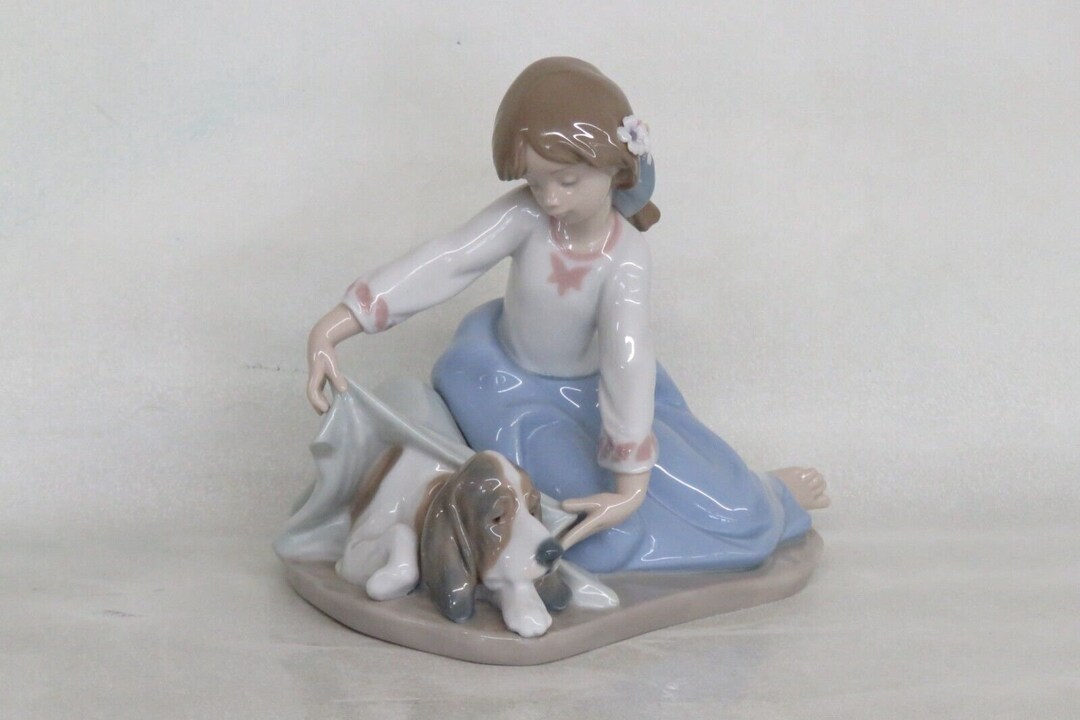 Lladro Spain 5688 Dogs Best Friend Girl and Dog Porcelain Figurine
