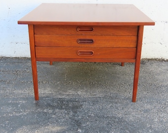 Danish Modern Nightstand Side End Bedside Table 6377 SHIPPING NOT INCLUDED Please ask for shipping quote