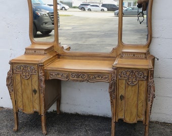 Chesterfield French Early 1900s Carved Vanity Makeup Table and Mirror 5413 SHIPPING NOT INCLUDED Please ask for shipping quote