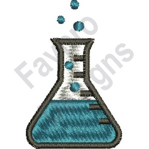 Puede incluir: Un vaso de precipitados de vidrio con un borde gris y una escala graduada que contiene un líquido azul. Pequeñas burbujas azules suben del líquido.