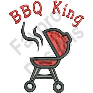 Könnte beinhalten: Ein roter und schwarzer Grill mit Rauch, der aus der Oberseite kommt. Der Text "BBQ King" ist in Rot über dem Grill geschrieben.