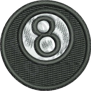 Puede incluir: Parche bordado en blanco y negro de una bola de billar número 8 con un borde negro cosido. La bola 8 es un símbolo clásico del billar.