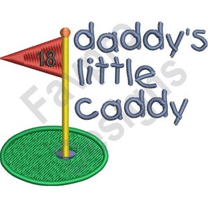 Può includere: Ricamo di un campo da golf con una bandiera e il testo "Daddy's little caddy".