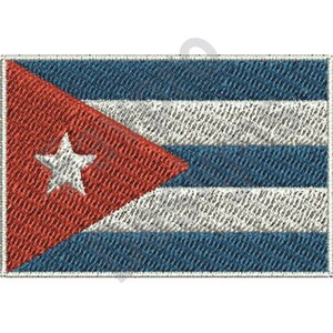 以下が含まれることがあります： キューバの国旗の刺繍パッチ。旗は赤、白、青で、赤い三角形の中に白い五芒星があります。