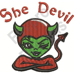 Puede incluir: Diseño bordado de un diablo de dibujos animados con cuernos rojos, un atuendo rojo y negro y una cara verde. El texto "She Devil" está por encima del dibujo animado.
