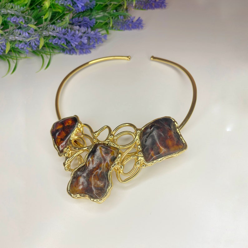 Choker necklace in golden metal and natural stones, important gift idea, hypoallergenic metal, unique piece image 1