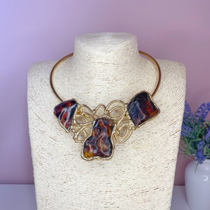 Choker necklace in golden metal and natural stones, important gift idea, hypoallergenic metal, unique piece image 3