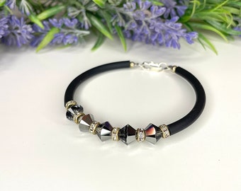 Bracciale Swarovski rigido nero su caucciù, bracciale donna, idea regalo, braccialetto originale, con cristalli, gioielli fatti a mano